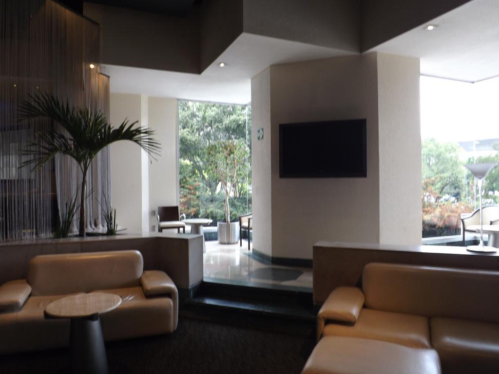 Отель Royal Pedregal Мехико Экстерьер фото The interior of the lounge