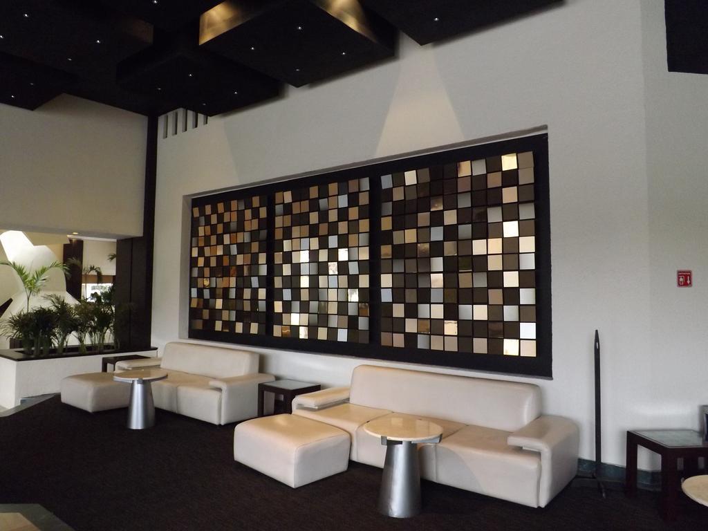 Отель Royal Pedregal Мехико Экстерьер фото The interior of the lounge