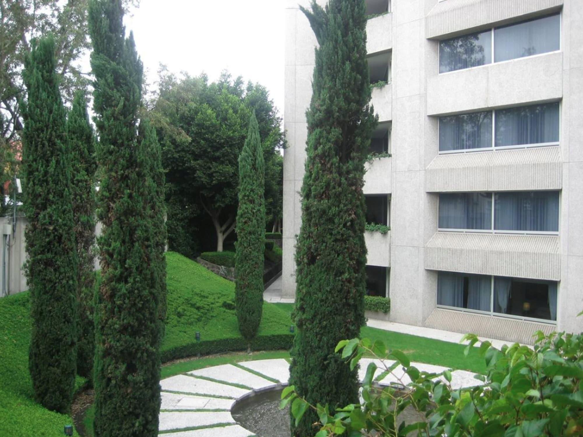 Отель Royal Pedregal Мехико Экстерьер фото The campus of the University of Navarra