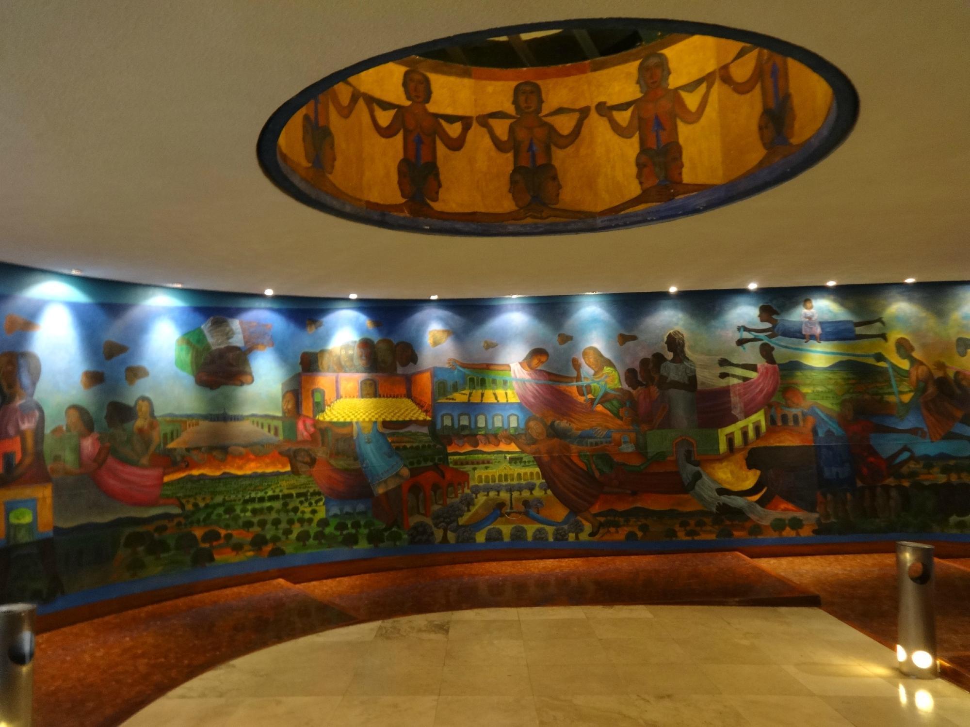 Отель Royal Pedregal Мехико Экстерьер фото The mural at the entrance of the hotel