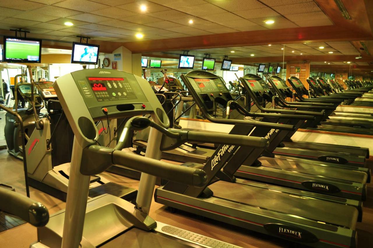 Отель Royal Pedregal Мехико Экстерьер фото A row of treadmills