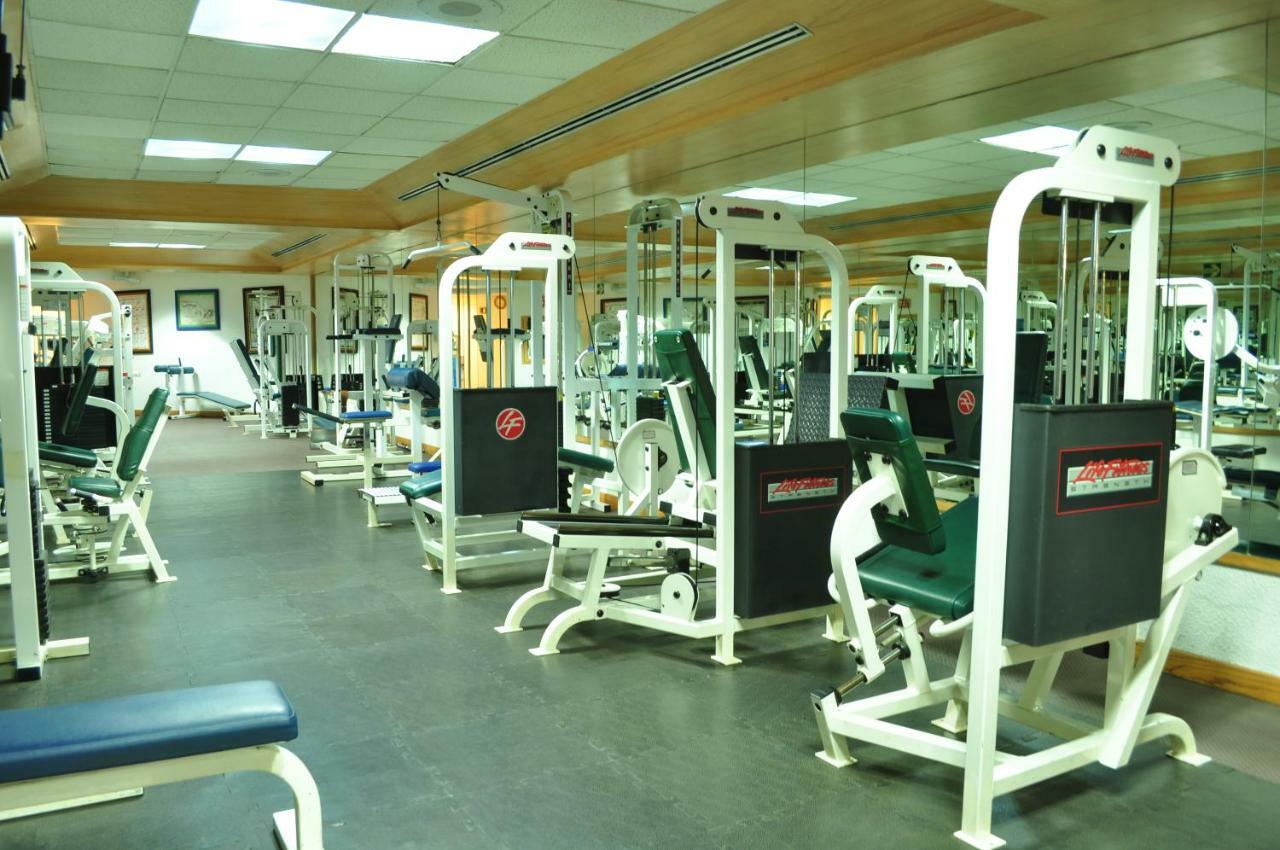 Отель Royal Pedregal Мехико Экстерьер фото A typical gym